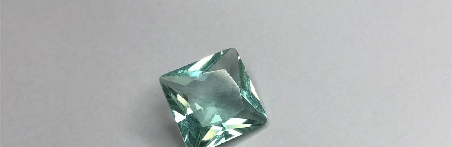 Pulseira Entremeio Dourado com Pérola Barroca Arroz e Cristal Carré