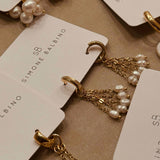 Brinco Argolinha com Cravação Zircônia e Franjinha de Pérola