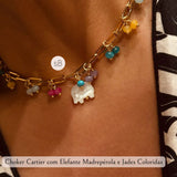 Choker Cartier com Elefante Madrepérola e Jades Coloridas