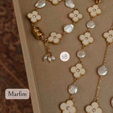 Pulseira Trevo com Ponto de Luz e Pérola Barroca Moeda