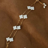 PULSEIRA FIO DUPLO COM CORRENTE FININHA E TREVO MADREPÉROLA