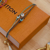 Pulseira Cordão 3 Fios com Pedraria Gota, Tassel e Fecho Ímã