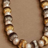 Gargantilha Pérolas Barrocas com Esferas Riscadas Mix Banhos