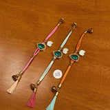 Pulseira Fio de Seda com Gota em Zircônia e Pedraria , Elefante Madrepérola e Tassel