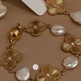 Pulseira Trevo com Ponto de Luz e Pérola Barroca Moeda