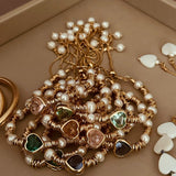 Pulseira Pérola Barroca com Dourado e Coração Cristal de Vidro