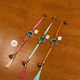 Pulseira Fio de Seda com Gota em Zircônia e Pedraria , Elefante Madrepérola e Tassel