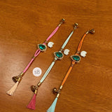 Pulseira Fio de Seda com Gota em Zircônia e Pedraria , Elefante Madrepérola e Tassel