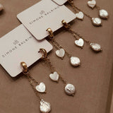 Brinco Argolinha com Corrente Fininha Pérola Moeda e Madrepérola